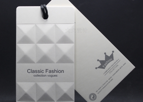 同批吊牌有的和樣品一致，有的和樣品不一致是什麼原因？